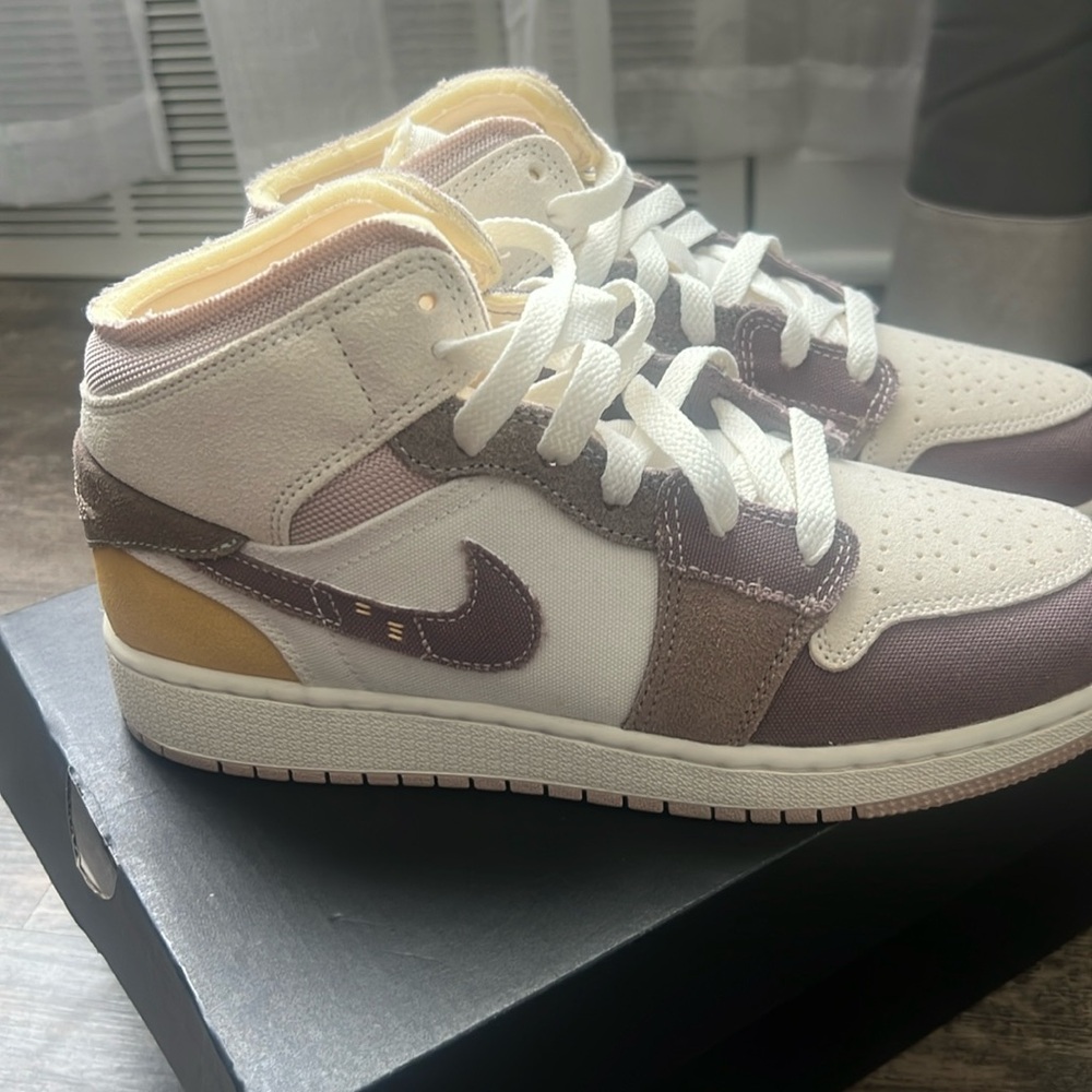 Jordans 1 Mid Grade school